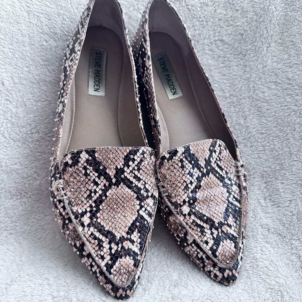 Steve Madden studded Snakeskin Flats, size 8.5